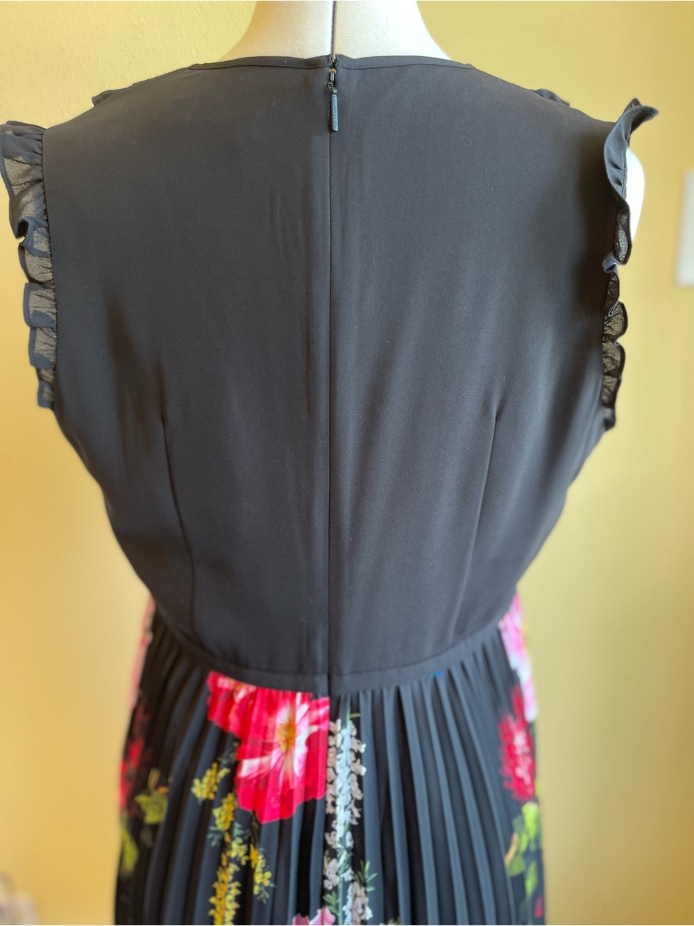 Ted Baker London Black and Vibrant Floral Pleated Party Dress Size 2 - Picture 4 of 8